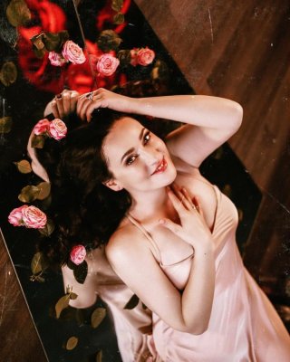 Yalangoch chizilgan Anal qattiq chuqur