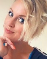 Katy ausgesetzt mit Schwanz in ihrem Mund
 #91983761