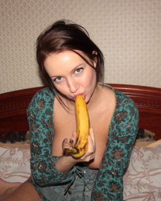 Open Pussy And Banana Sucking