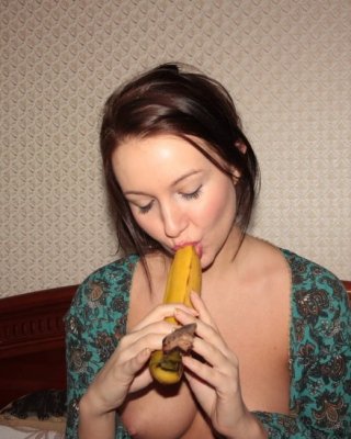 Open Pussy And Banana Sucking