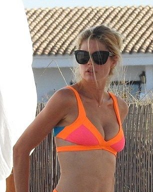 Doutzen kroes bilder am strand
 #79621300