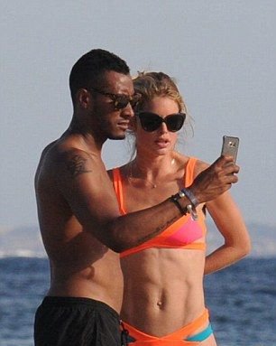 Doutzen kroes bilder am strand
 #79621301