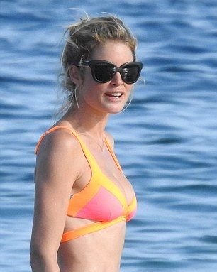 Doutzen kroes bilder am strand
 #79621302
