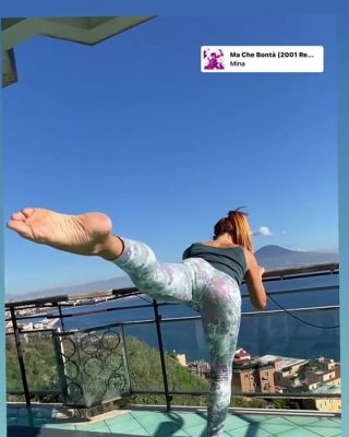 Piedi di veronica maja
 #103066655