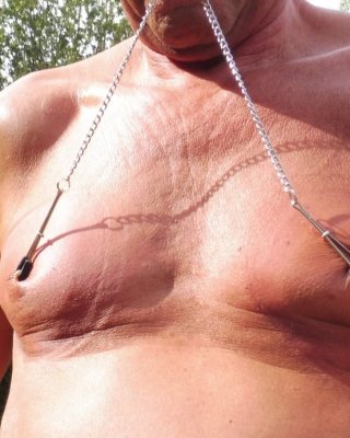 Mes tetons apres pompe a seins et pinces
 #79792699