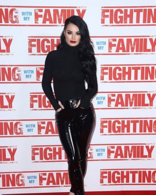 Weibliche Berühmtheit Stiefel & Leder - saraya bevis (aka paige)
 #96944140