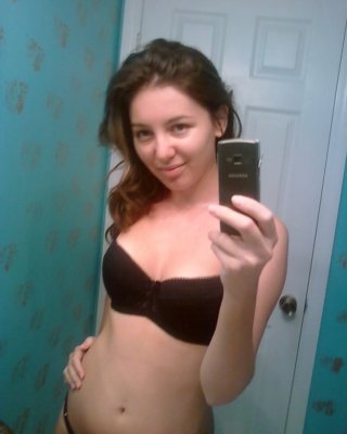 Amateur hottie zeigt aus
 #90528222