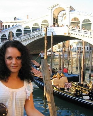 ヌーディストのカップルがイタリア・ヴェネツィアで休暇中
 #102499284