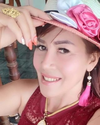 Ibu tetek besar
 #80482295