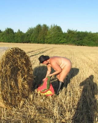 Anna Naked On Straw Bales ...