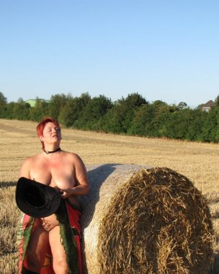 Anna Naked On Straw Bales ...