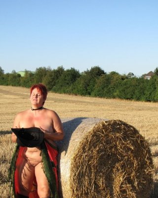 Anna Naked On Straw Bales ...