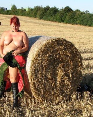 Anna Naked On Straw Bales ...