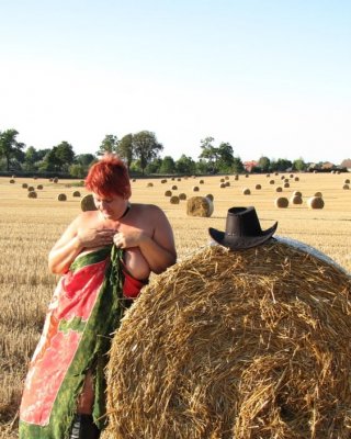 Anna Naked On Straw Bales ...