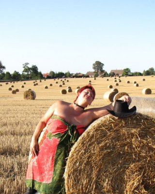 Anna Naked On Straw Bales ...