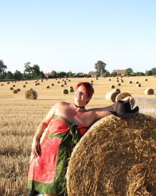 Anna Naked On Straw Bales ...