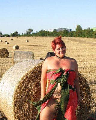 Anna Naked On Straw Bales ...