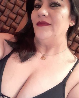 Schöne Milfs, die es lieben, von jungen Burschen angebetet zu werden
 #92484902