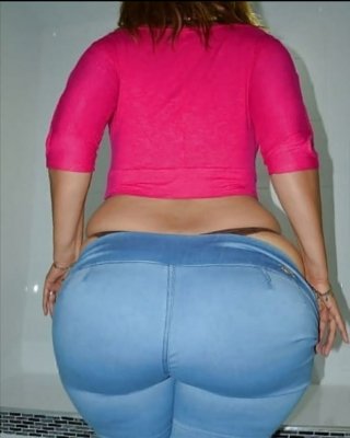 Schöne Milfs, die es lieben, von jungen Burschen angebetet zu werden
 #92484911