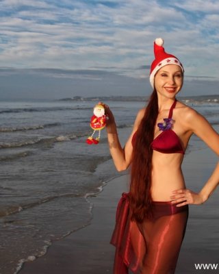 Diskoteka kabi jamoat joylarida yalangoch qizlarning fotosuratlari