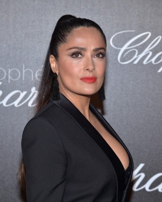 Salma hayek: So vollbusig hat sie noch nie ausgesehen
 #79589649