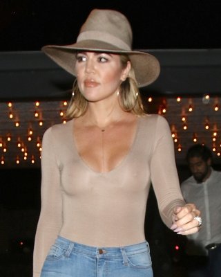 Braless Fotos von khloe kardashian
 #79611446