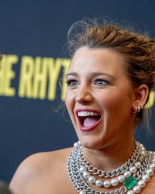 Blake Lively Hollywood&#039;s Blonde Breeding Cow