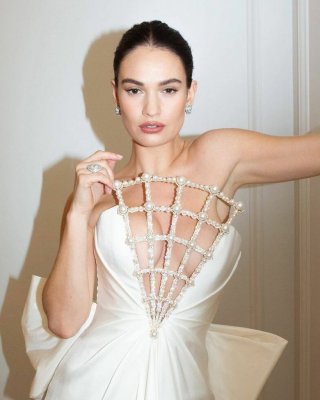 Lily James nackt #108403078