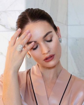 Lily James nackt #108403079