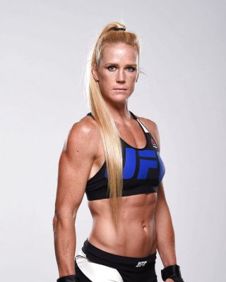 Holly holm
 #97589049