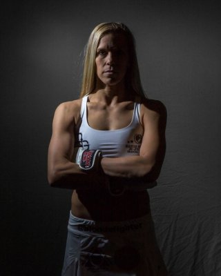 Holly holm
 #97589053