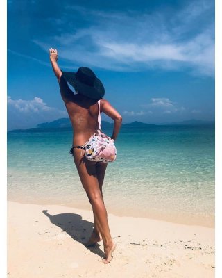 Anna mucha
 #105562722