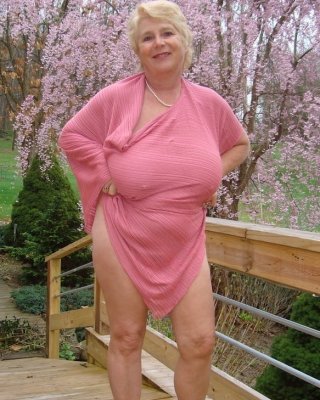 Wer ist diese reizende Dame (bitte kommentieren oder msg mich)
 #80490277