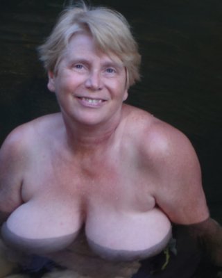 Wer ist diese reizende Dame (bitte kommentieren oder msg mich)
 #80490289