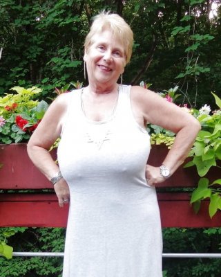 Wer ist diese reizende Dame (bitte kommentieren oder msg mich)
 #80490335