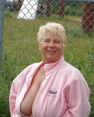 Wer ist diese reizende Dame (bitte kommentieren oder msg mich)
 #80490355
