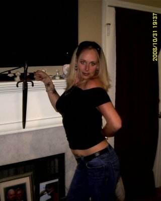 Uns blonde vollbusige Milf
 #81881515