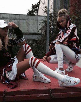 Lisa y lena
 #80390389