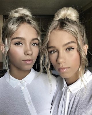 Lisa y lena
 #80390394
