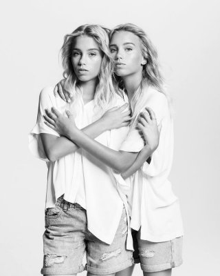Lisa y lena
 #80390398