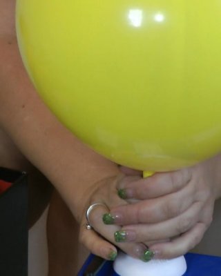 Balloon Session In The Tub