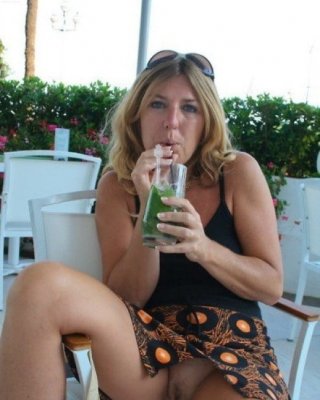 Amateur Ehefrauen & Freundinnen upskirt
 #80264645