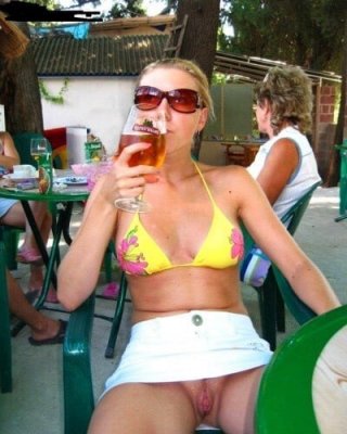 Amateur Ehefrauen & Freundinnen upskirt
 #80264648