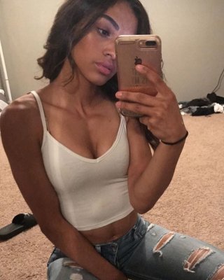 Chele johnson 大学のバスケットボール選手
 #105874427