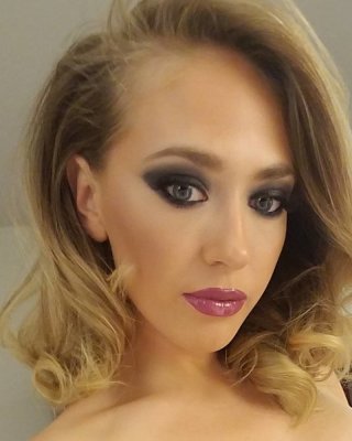 Kagney Linn Karter Instagram