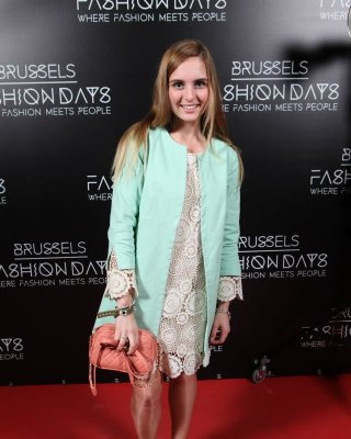 Niedliche blonde amerikanische gf in Strumpfhosen
 #96998003