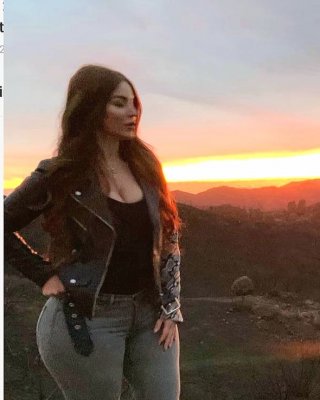 Dicke Oberschenkel Mädchen Anbetung 2
 #80629714