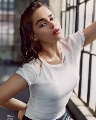 Emilia Clarke Hot