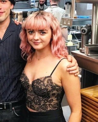 Cum To Maisie Williams 08