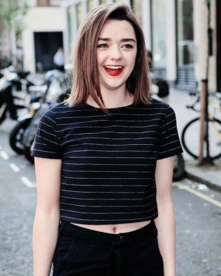 Cum To Maisie Williams 08